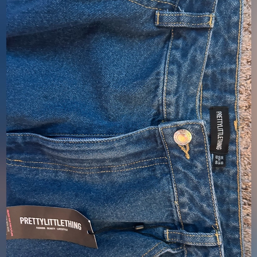 PrettyLittleThing Blue Relaxed Jeans - Picture 2 of 3
